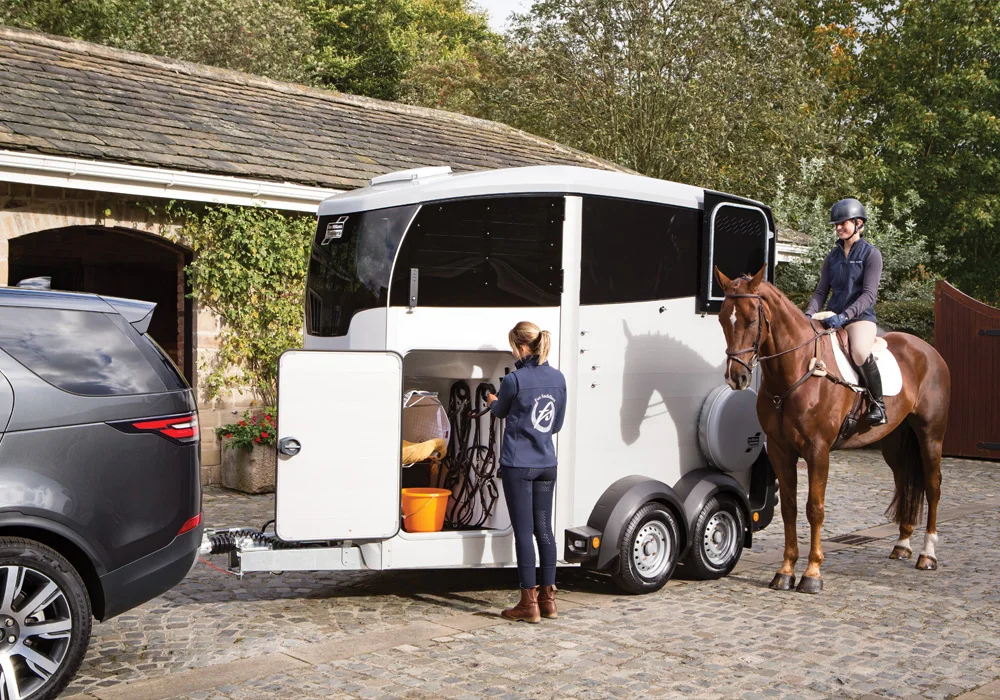 ukhorsetrailers.com